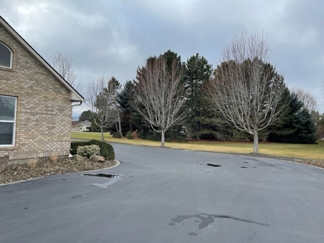 Photo - 308 S Oak St