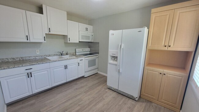 Photo - 617 59th Ave Dr W Unit 619 59th Avenue Drive W