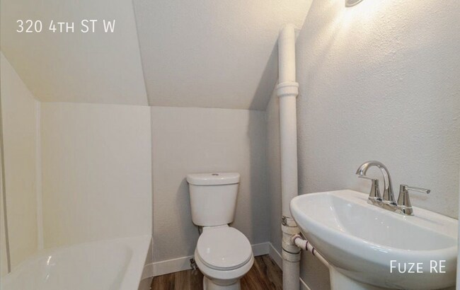 Photo - 320 4th St W
