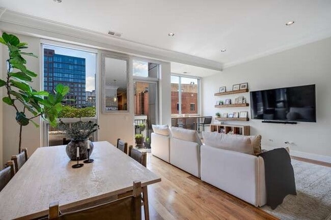 Photo - 16 N Carpenter St