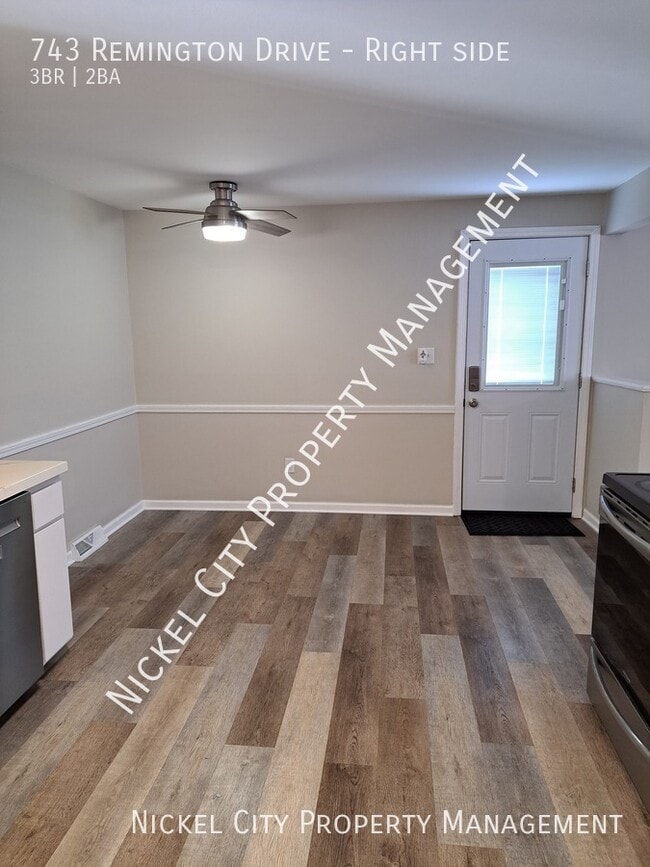 Photo - 743 Remington Dr Unit Right side
