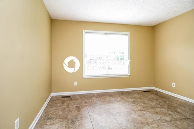 Photo - 3 Bedroom Pet-Friendly Home in La Vergne, TN with Main Street Renewal