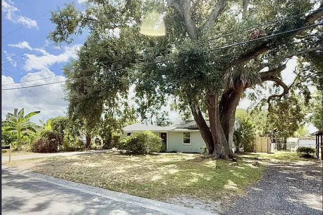 Building Photo - 4611 E 24th Ave