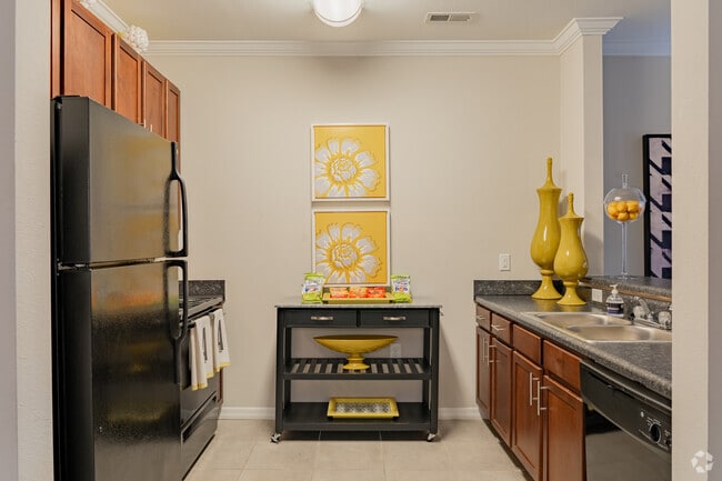 2BR, 2BA - 1,096SF - Kitchen