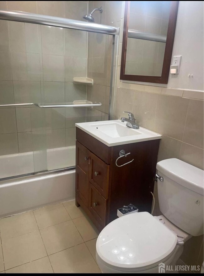 Photo - 254 College Dr