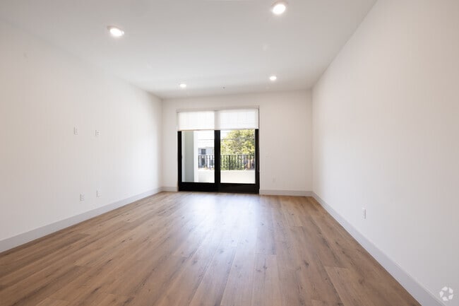3BR, 2BA - 1,500SF - Living Room