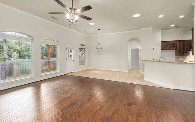 11405 Larue Belle Ln