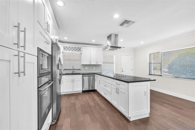 Photo - 2912 W Lake Ave