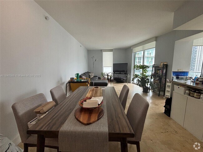Building Photo - 185 SW 7th St Unit 2612 Rental