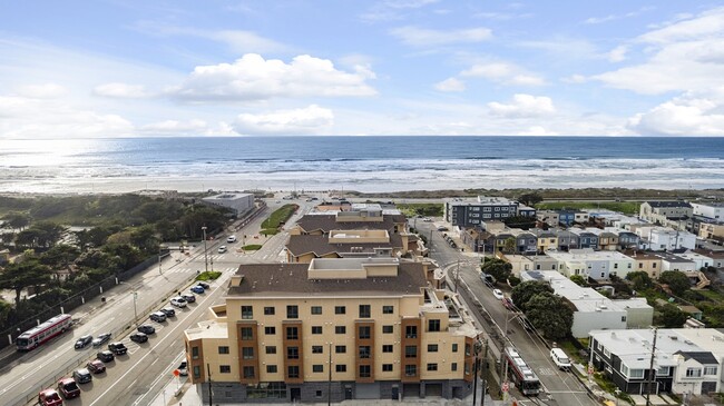 Building Photo - 3535 Wawona St Unit 311