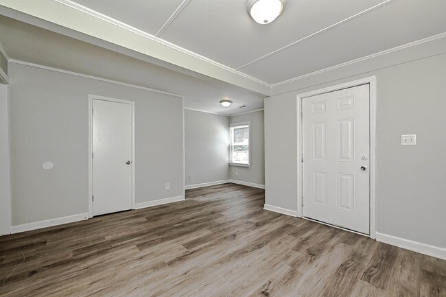 Photo - 2649 Roslyn Ave