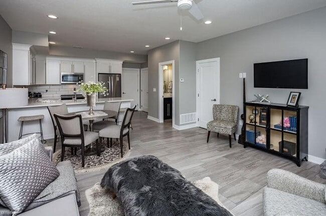 Building Photo - 3BR 2.5ba Townhome in Waukee, IA, available July 6th!