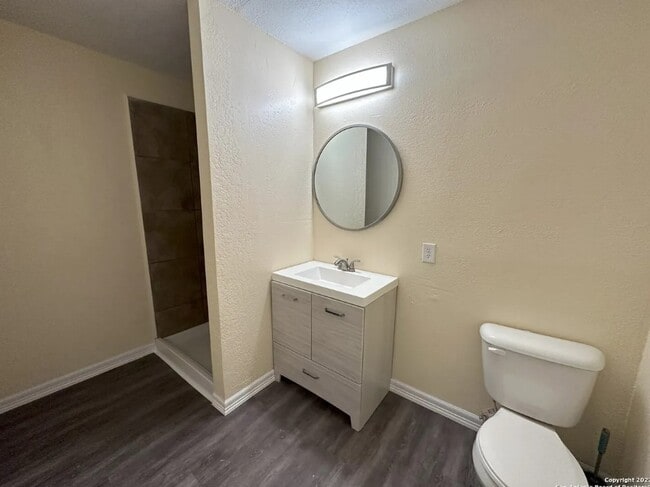 Photo - 203 Fount St