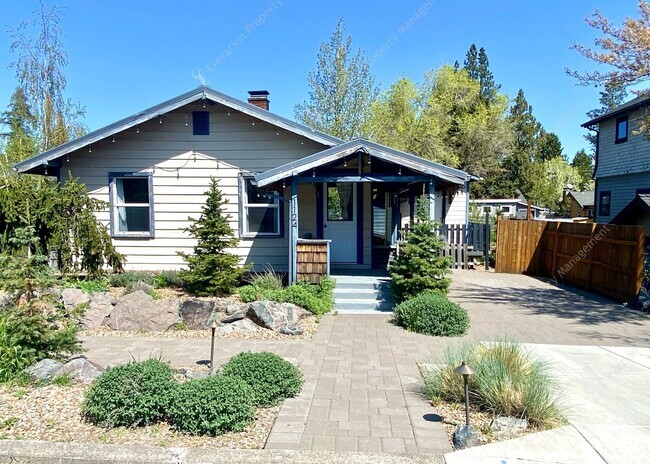 Building Photo - Unfurnished - Charming 3-Bedroom Home in D...