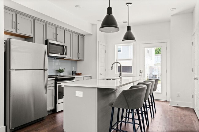 Photo - 500 Creative Way