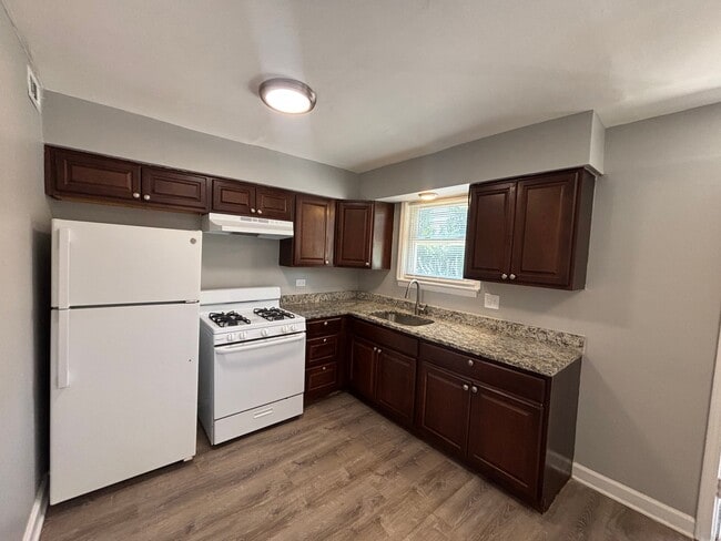 Building Photo - 392 W Hickory St Unit 2E