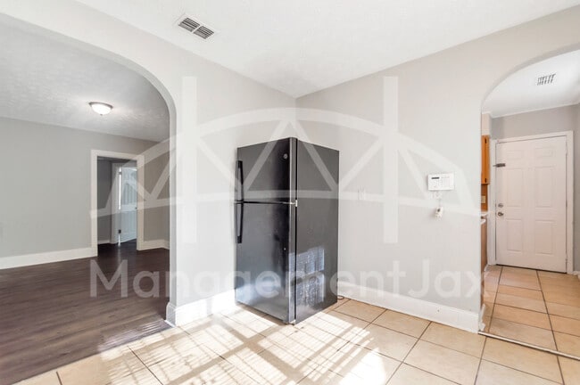 Photo - 2311 W 16th St