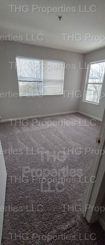 Photo - 27-55-55 Green Ave