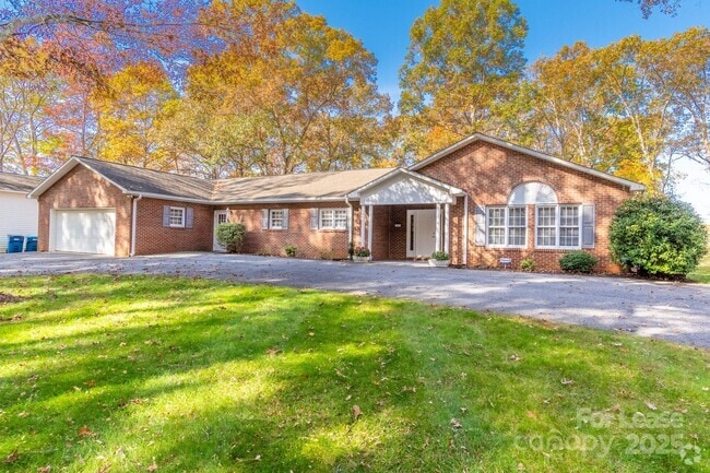 Building Photo - 7589 Monbo Rd Rental