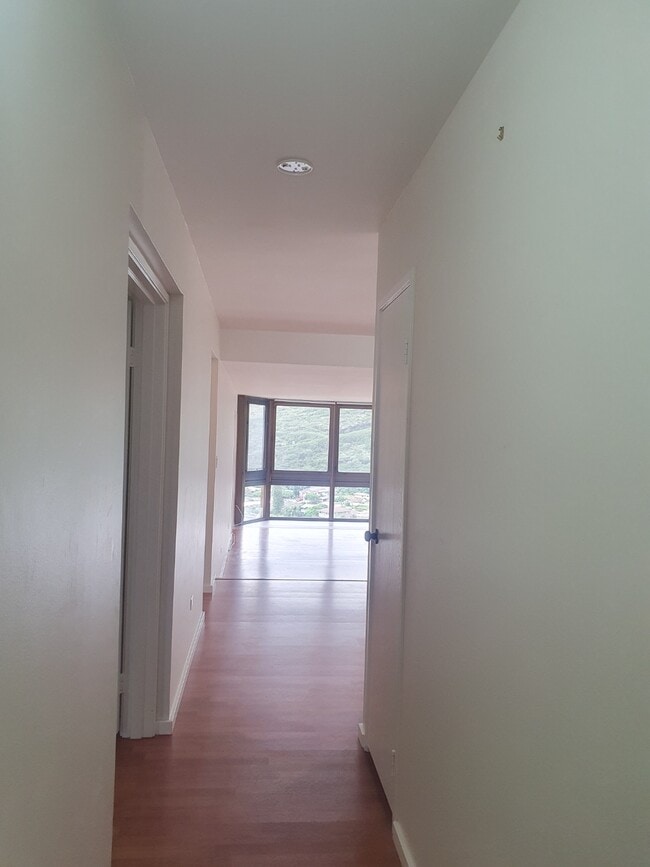 Building Photo - 501 Hahaione St Unit 17H Rental