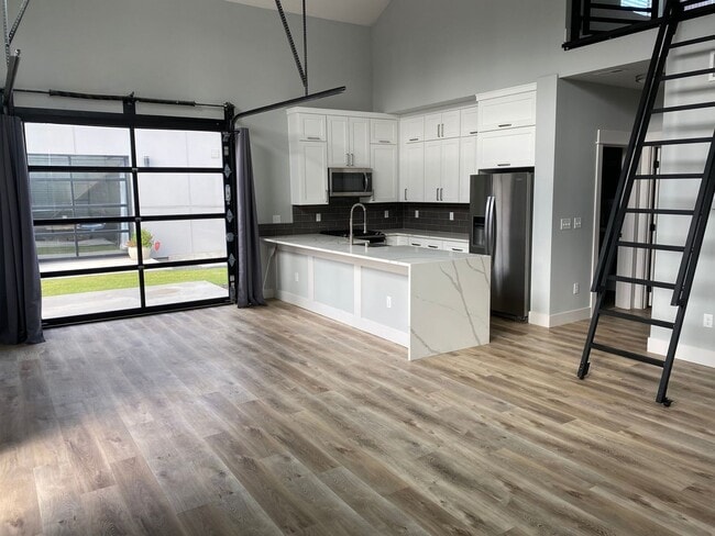 Photo - Modern 1 Bed, 2 Bath with Rooftop Patio! **Available to view 5/20**