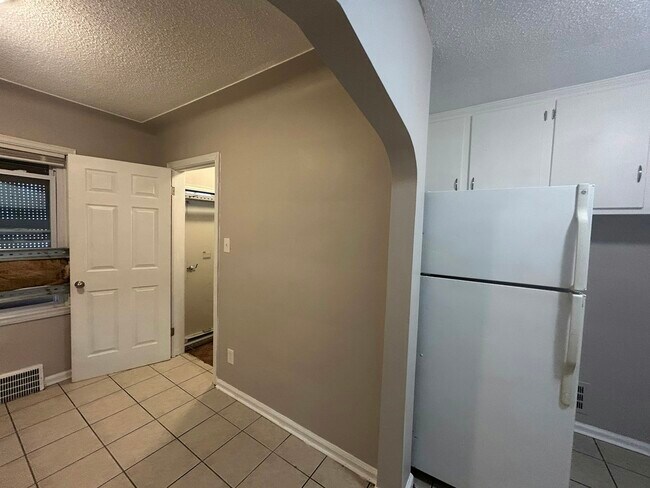 Photo - 12076 Laing St