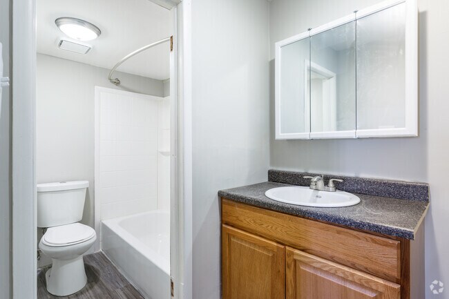 1 BR, 1 BA - 790 SF