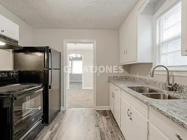 Photo - 1928 Surrey St