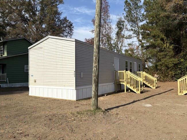 Building Photo - 905 McFadden St