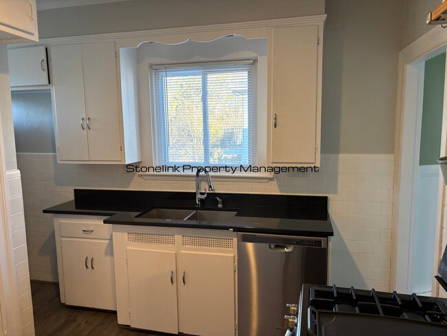 Photo - 550-552 Wayland Avenue Unit 2