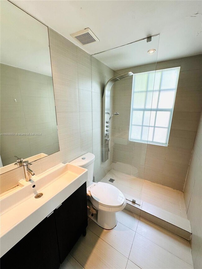 Photo - 940 7th St Unidad 940A
