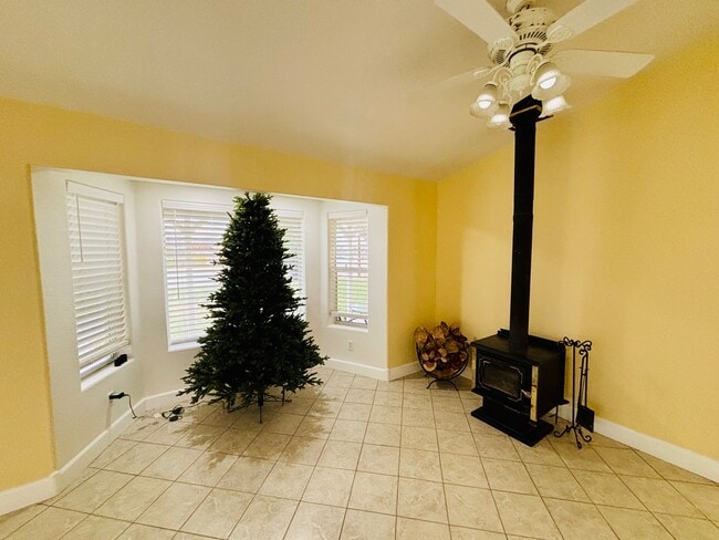 Photo - 41024 16th St W