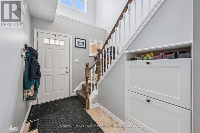 Photo - 165 Terraview Crescent