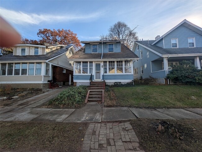 Building Photo - 1675 W 9th St