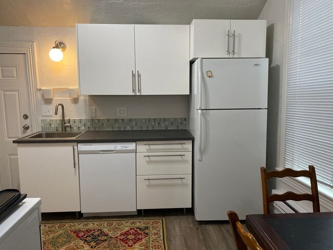 Building Photo - 807 20th St Unit 807 20th St. #B