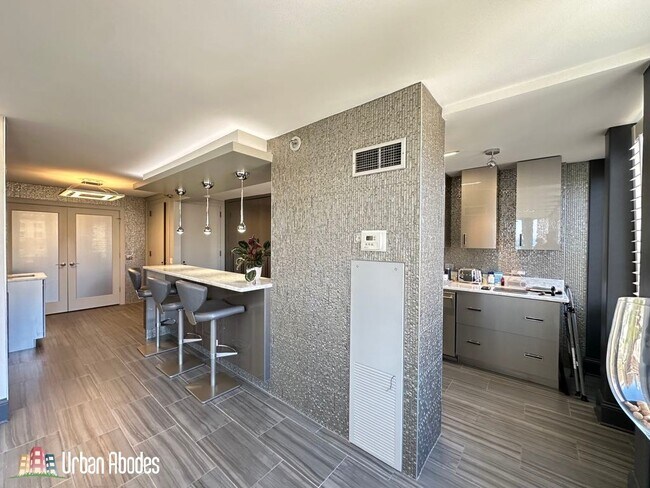 Photo - 1230 N State Pky Unidad A00K