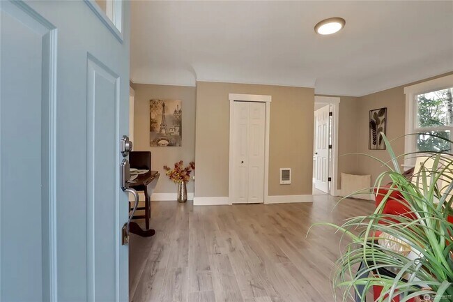 Photo - 3819 21st Ave SW