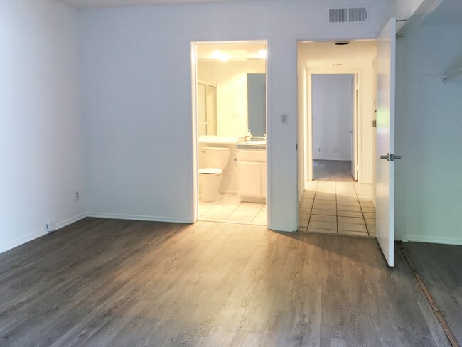 Fotografía del edificio - 4627 Finley Ave Unidad 101