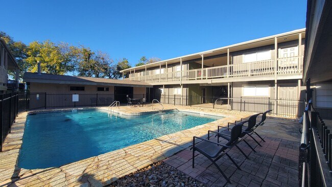 Photo - Spacious 1 Bedroom Apartment in Balcones Heights Unit 8