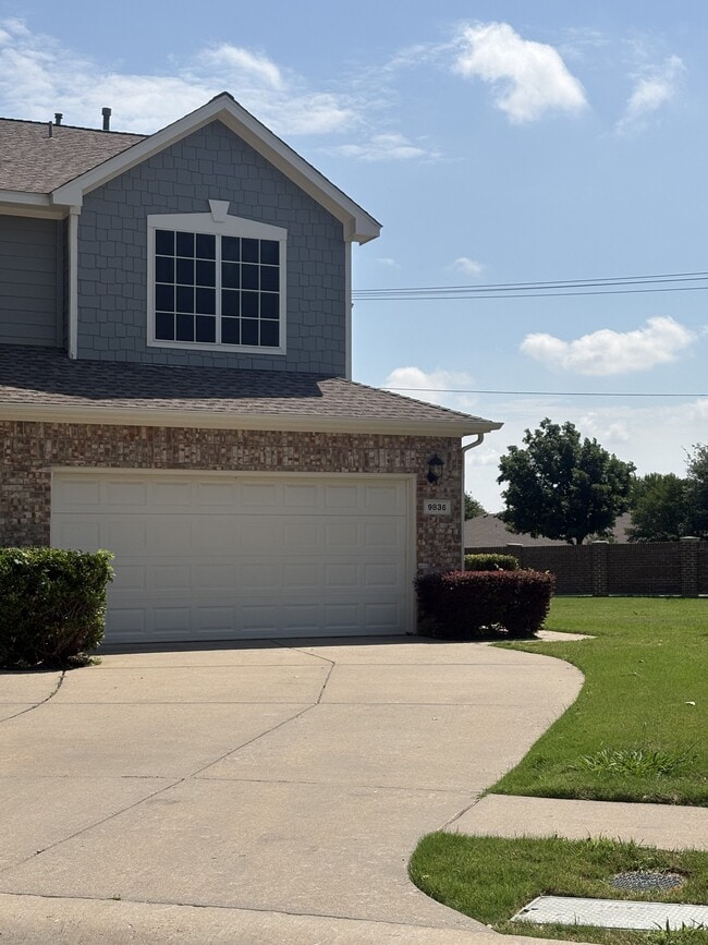 Building Photo - 9836 Cambria Court