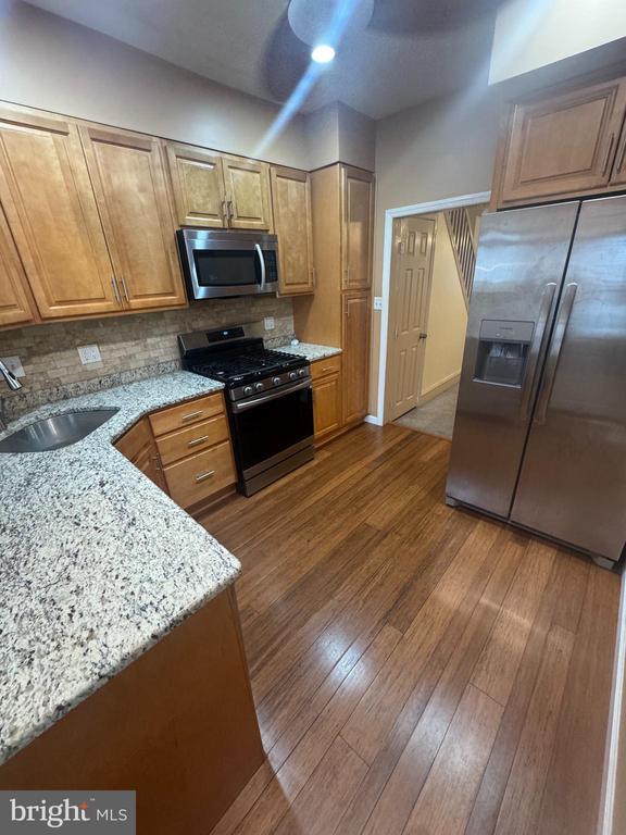 Photo - 3412 Salmon St