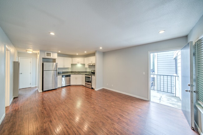 Building Photo - 530 24th Street Rental