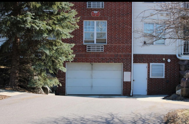 Underground heated garage - 33A Grand Canyon Dr Unit Canyon Pointe condos