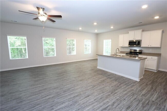 Photo - 2105 Jessica Way