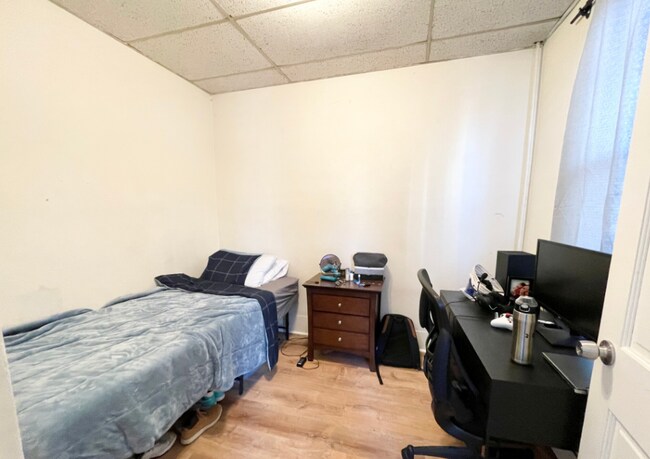 Photo - 1572 Tremont St