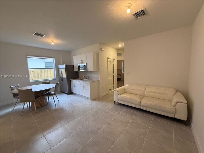 Photo - 2832 SE 23rd Ave Unit 0
