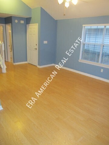 Photo - 905 Piedmont Pl