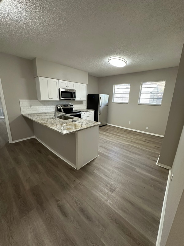 Photo - 2208 W Woodlawn Ave