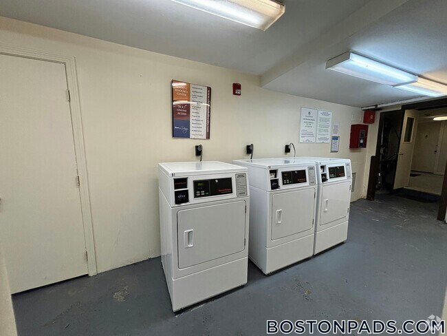 Building Photo - 1539 Beacon St Rental