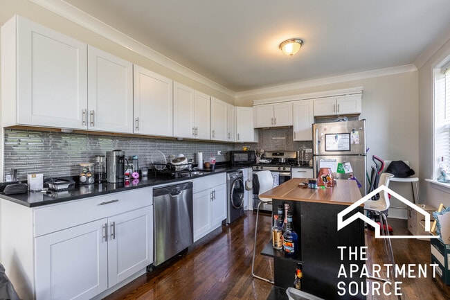 Photo - 839 W Cornelia Ave Unit 3N